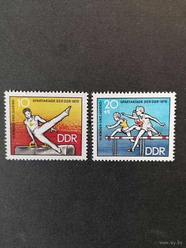 ГДР 1970 Полная серия марок "Детская и юношеская спартакиада в Берлине" (чистая**) Mi.1594-1595 каталог 0.70 евро