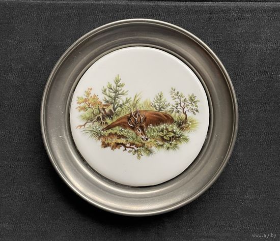 ОХОТА мотив Альпы Олень. Коллекционная тарелка-подставка олово фарфор Schwarzenhammer Porzellan 23 Zinn 92%r / Диаметр: 10.7 см