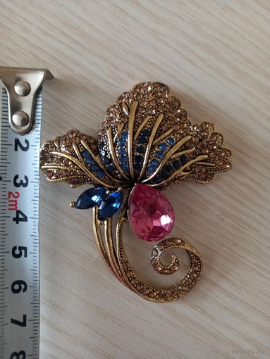 Брошь в винтажном стиле