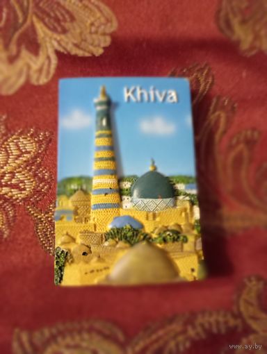 Магнит Узбекистан с изображением архитектурного комплекса Ислам-Ходжа в Хиве.