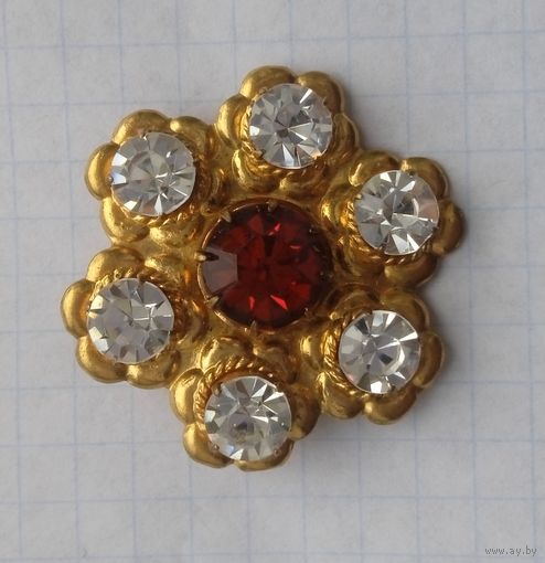 Брошь.