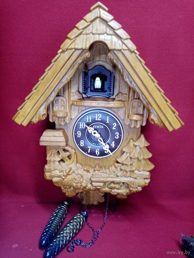 С рубля без мц. часы настенные с кукушкой, Корея, рабочие, на батарейках. корпус и шишки пластик. кукушка рабочая.
