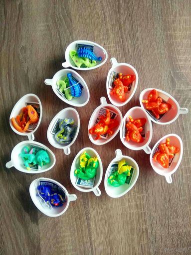 Киндер джой динозавры.