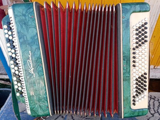 С рубля без мц. гармонь "Украiна" Житомир. Киевский совнархоз, СССР