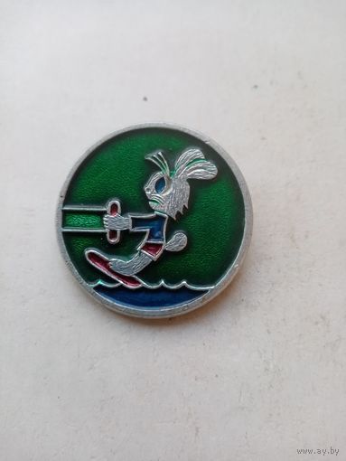 ЗНАЧОК ЗАЕЦ НА РЕЧКЕ