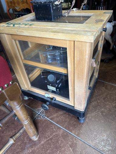 Старые лабораторные весы