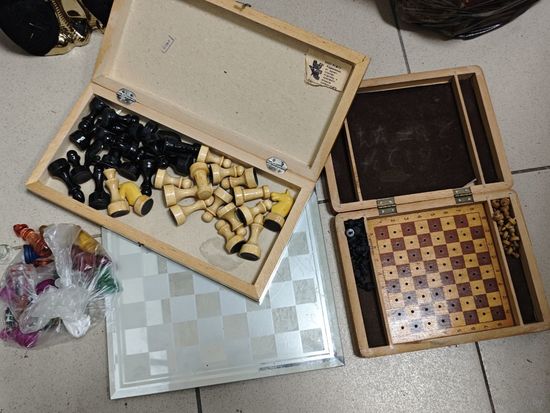 Шахматы 3 штуки. Советские и стеклянные.