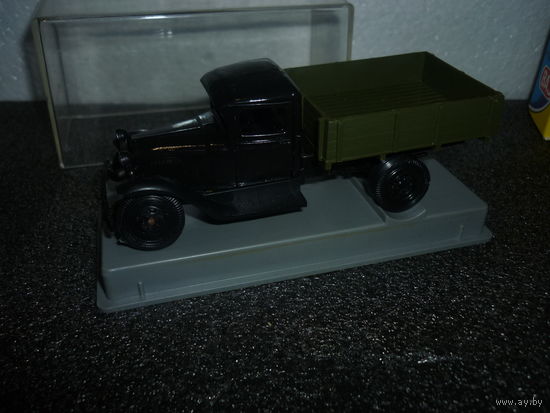 Модель авто ГАЗ АА. 1:43. Made in USSR. В контейнере