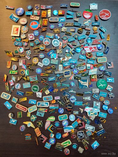 Винтажный большой лот значков тематика Авиация 287 штук .