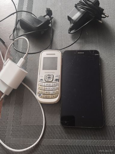 Мобильные телефоны и зарядки