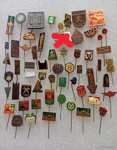 Значки. В основном Прибалтика. Цена указывается за один значок. #-IV-09