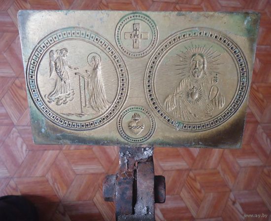 Католичество. Форма для выпекания облаток