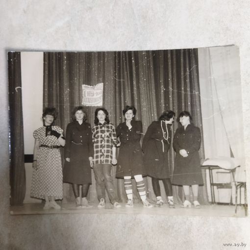 Фотография. История СССР в лицах. Конкурс. Девушки в форменном платье. ПТУ. Поздний СССР.