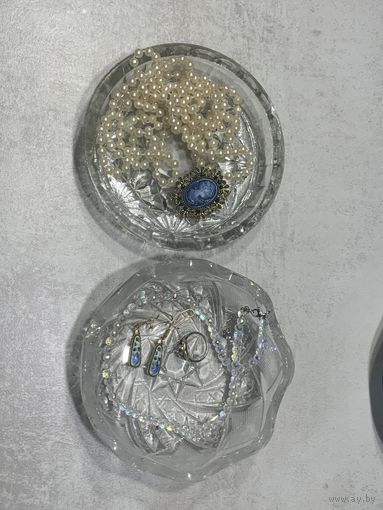Хрустальное интерьерное винтажное блюдце и стеклянное блюдце (оба предмета - 70-80 гг.).
