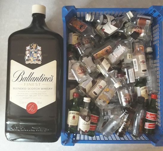 Бутылочки 56 шт. (0,05 мл.) и 1 большая (4,5 л.), разные. Торг уместен.