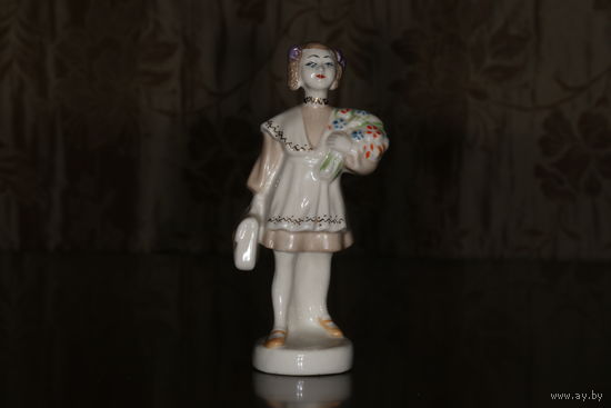 Фарфоровая статуэтка "Первокласница" ЗХК
