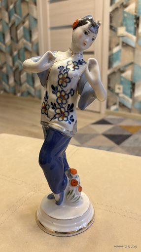 Статуэтка Фарфоровая Танцующая китаянка . Вербилки