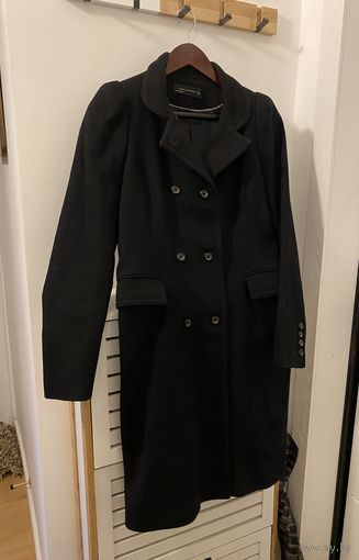 Пальто ZARA черное, красивое