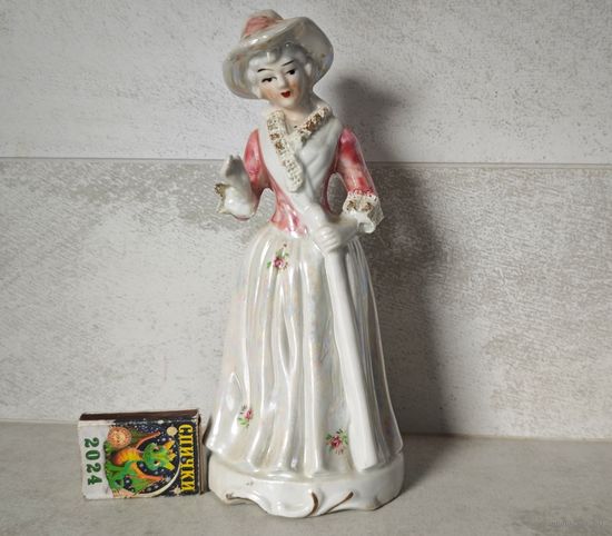 Статуэтка барышня