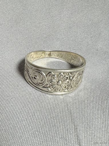 Кольцо серебряное 925 пробы. 32