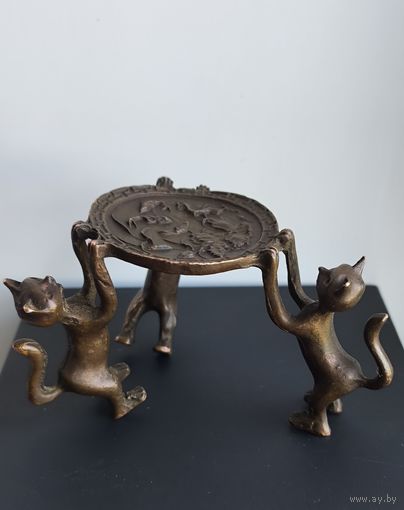 Статуэтка коты