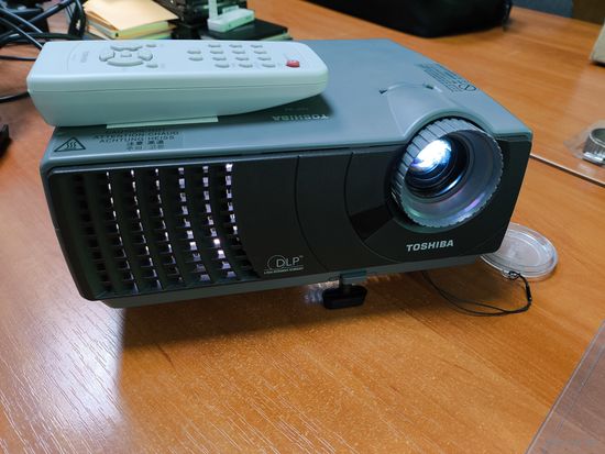 Проектор TOSHIBA TDP S8. Рабочий.