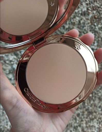 Бронзер Charlotte Tilbury Airbrush Bronzer 16 gr в оттенке 1 Fair