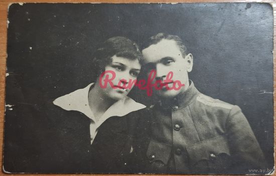 1916 Открыточный формат оберъ-офицер Николай Тюнин с женой мокрый штамп студийное фото типажи ретро