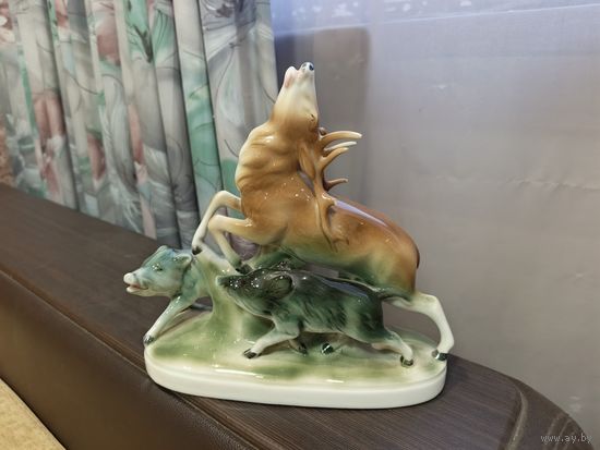 Статуэтка Охота. ГДР. Минимальное повреждение. С 1 рубля!