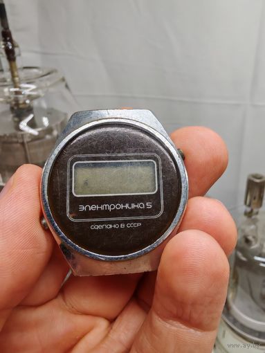 Часы наручные электроника