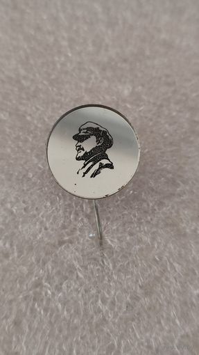 Значек знак Ленин,200 лотов с 1 рубля!!!