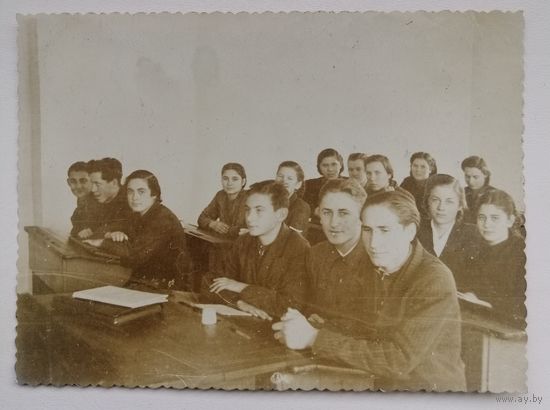 Фото 8,5см*11,5см."Школа. На уроке". 1955г.
