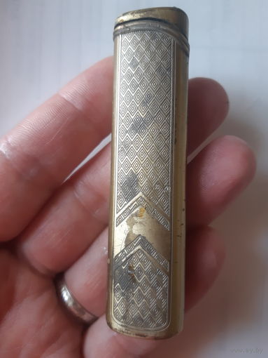 Зажигалка. Искра есть.