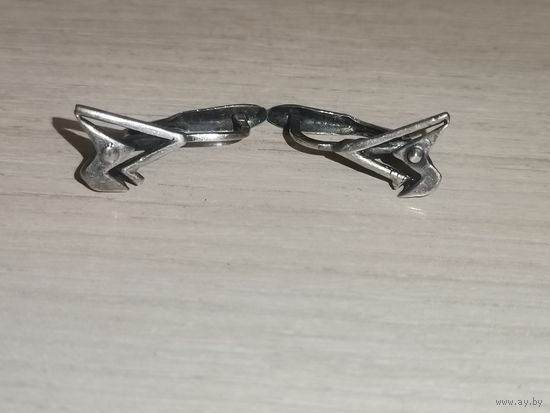 Серьги с клеймами, замки рабочие.