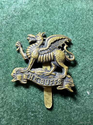 Латунный полковой значок Королевского восточнокентского полка, также известного как Баффы
