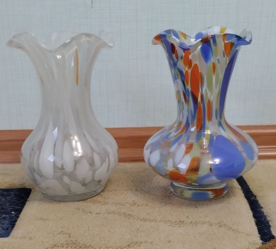 Ваза цветное стекло СССР 2 шт одним лотом Целые