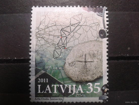 Латвия, 2011. Карта Латвии с тригонометрической сеткой, марка из блока