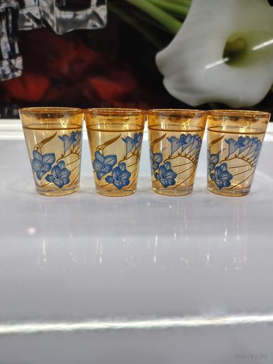 Рюмки с узором.