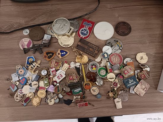 Значки без комментариев. На фото всё видно