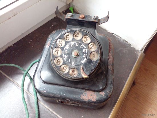 Телефон 50-х годов СССР.