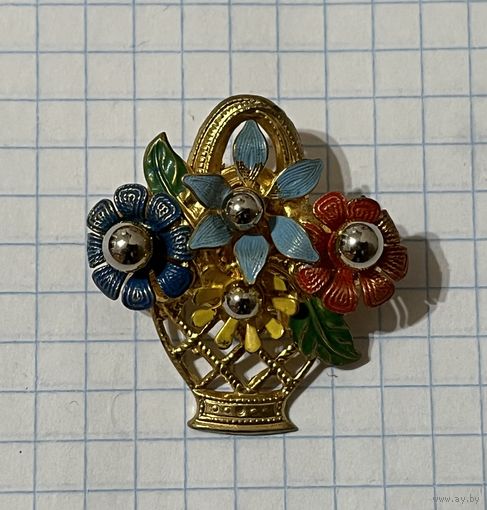 Брошь.