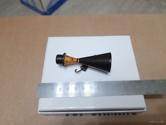 Статуэтка. Дерево. Наверное брат Шапокляк.