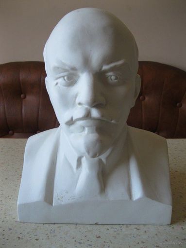 Огромный, больших размеров бюст В. И. Ленина. СССР, начало 70-х годов прошлого века.