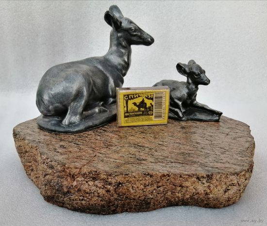 Статуэтка "Семейство косуль на мраморе",  литьё. СССР.