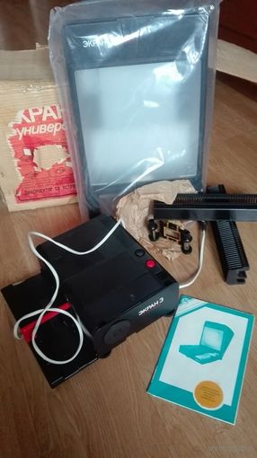 Диапроектор "Экран 3 универсал"  новый из СССР.