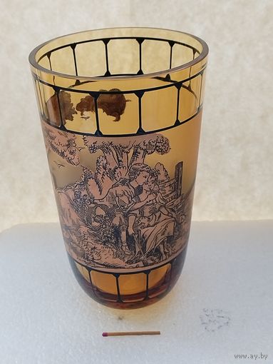 Ваза Чехословакия. Богемия. янтарное стекло с росписью чёрной эмалью золотом