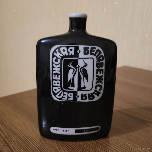 Штоф "Белавежская", 300 мл, фарфор МФФЗ.