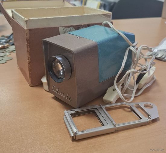 Диапроектор ЭТЮД производства ФЭД в коробке. СССР, знак качества. Состояние нового