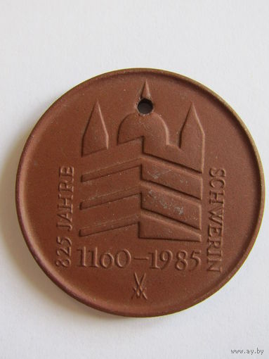 Настольная, памятная медаль. "825 лет городу Schwerin 1985". Пресс-фестиваль. ГДР. Германия. Фарфор Meissen. 42 мм. м