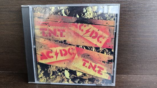 AC/DC  T.N.T.